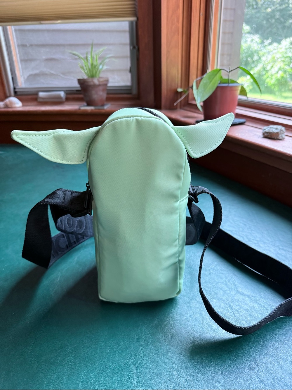 Grogu Crossbody Water Bottle Sling Bag by Corkcicle – Star Wars - Picture 4 of 5